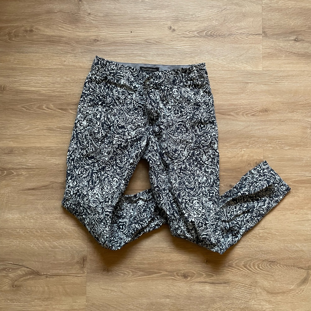 Pattern blue pants. Fun business casual trouser